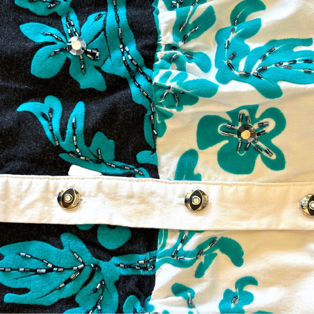 VDP Beaded Puff Sleeve Stretch Top - Picture 3 of 7